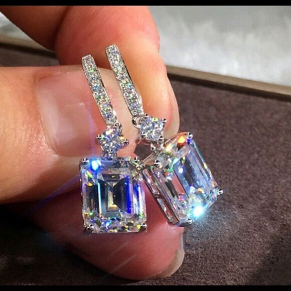 Beautiful 18k White Gold PLATED CZ Diamond Earrings - Picture 2 of 4